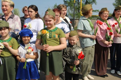 Зәйнең Мирный бистәсендә Ватанны саклаучыларга һәйкәл ачылудан фоторепортаж