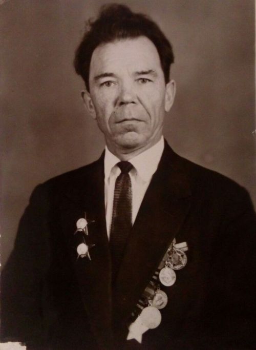 Югары Пәнәчедән Фәез Хәмитов 1941 елның 22  июнендә  сугышка беренчеләрдән булып керә