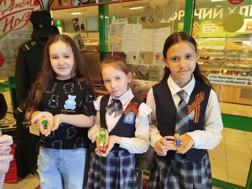 Маленькие герои и большая Победа: в Центре местного сообщества Заинска прошёл трогательный мастер-класс
