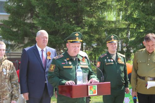 Зәйнең Мирный бистәсендә Ватанны саклаучыларга һәйкәл ачылудан фоторепортаж