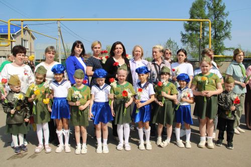 Зәйнең Мирный бистәсендә Ватанны саклаучыларга һәйкәл ачылудан фоторепортаж