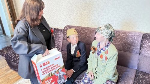 Татарстан Дәүләт Советы  депутаты Рияз Комаров һәм «Радость» үзәге Зәй ветераннарын Җиңү көне белән котлады