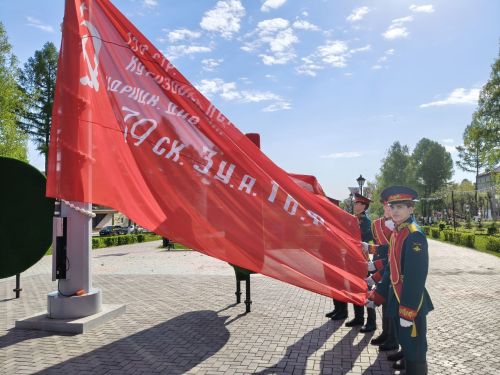В Заинске подняли Знамя Победы