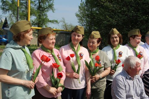 Зәйнең Мирный бистәсендә Ватанны саклаучыларга һәйкәл ачылудан фоторепортаж