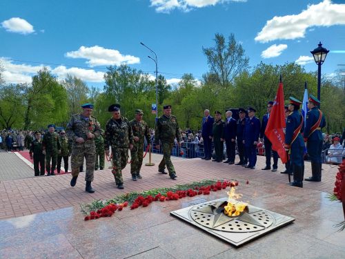 Тантаналы митингта батырларга дан җырланды