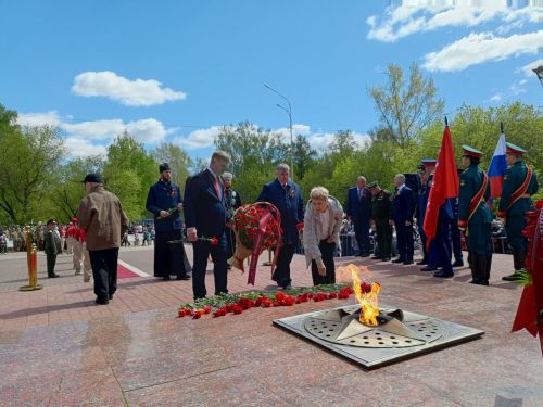 Тантаналы митингта батырларга дан җырланды