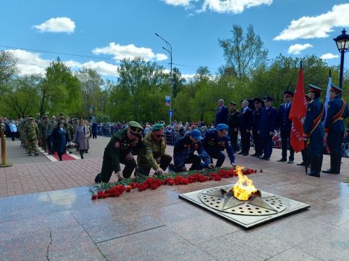 Тантаналы митингта батырларга дан җырланды