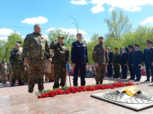 Тантаналы митингта батырларга дан җырланды
