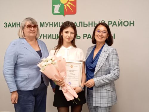 Зәйдә Бөтенроссия фән олимпиадасы призерларын һәм аларның педагогларын тәбрикләделәр