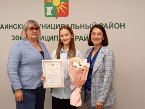 Зәйдә Бөтенроссия фән олимпиадасы призерларын һәм аларның педагогларын тәбрикләделәр
