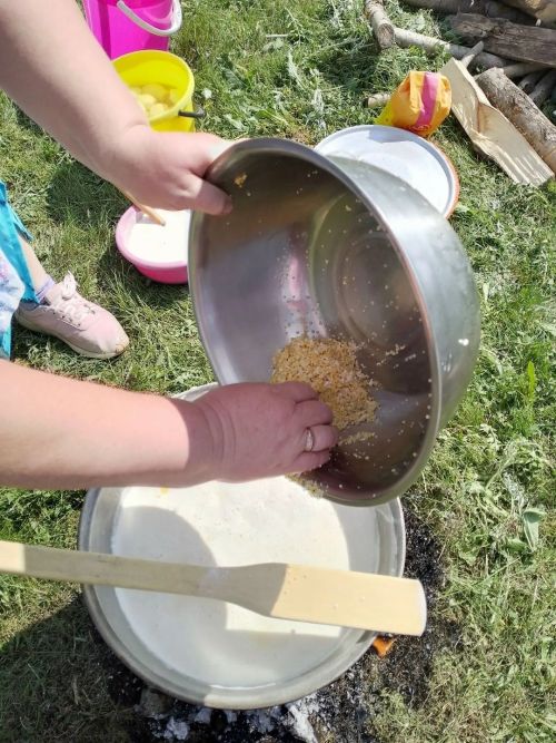 Сәвәләйдә бөтен авыл сыйланырлык  ботка пешергәннәр