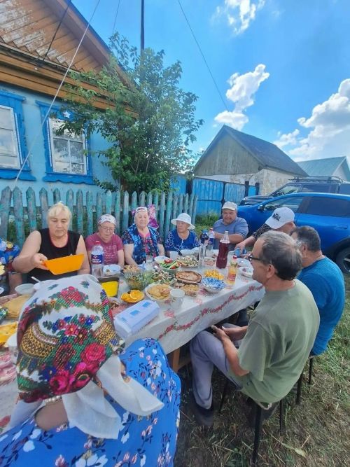 Сәвәләйдә бөтен авыл сыйланырлык  ботка пешергәннәр