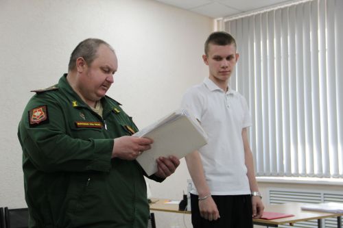 Зәйдә хәрби хезмәткә чакыру комиссиясе егетләр белән җылы мөгалләмәдә аралашуга өстенлек бирә