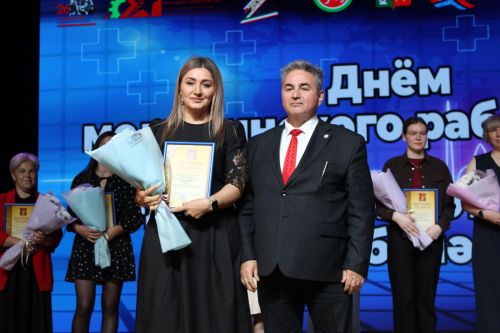 Зәйдә медицина хезмәткәрләрен бүләкләү тантанасы