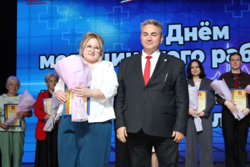 Зәйдә медицина хезмәткәрләрен бүләкләү тантанасы
