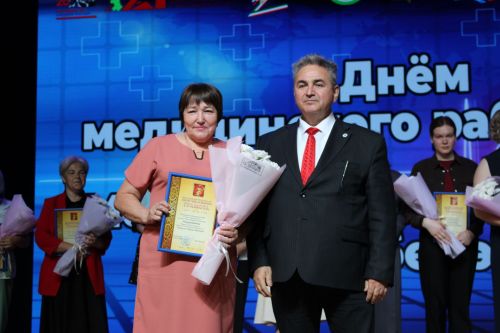 Зәйдә медицина хезмәткәрләрен бүләкләү тантанасы