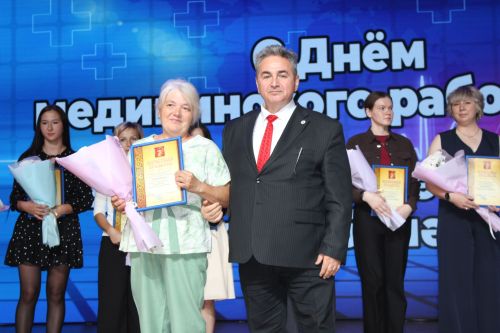 Зәйдә медицина хезмәткәрләрен бүләкләү тантанасы