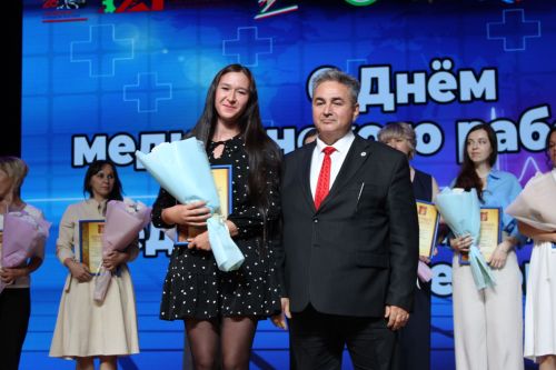 Зәйдә медицина хезмәткәрләрен бүләкләү тантанасы