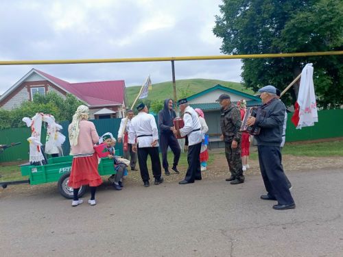 Кәрәкәстә Сабантуйга күңелле итеп бүләк җыйдылар