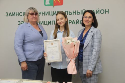 Зәйдә Бөтенроссия фән олимпиадасы призерларын һәм аларның педагогларын тәбрикләделәр
