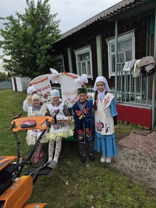 Кәрәкәстә Сабантуйга күңелле итеп бүләк җыйдылар
