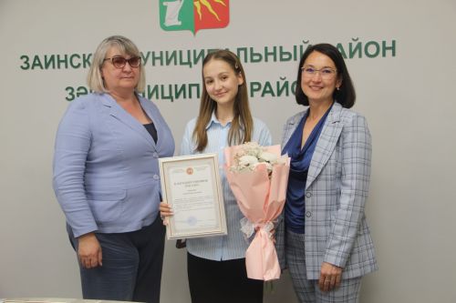 Зәйдә Бөтенроссия фән олимпиадасы призерларын һәм аларның педагогларын тәбрикләделәр