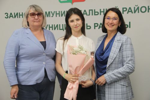 Зәйдә Бөтенроссия фән олимпиадасы призерларын һәм аларның педагогларын тәбрикләделәр