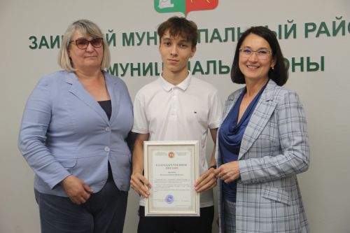 Зәйдә Бөтенроссия фән олимпиадасы призерларын һәм аларның педагогларын тәбрикләделәр