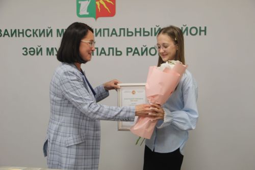 Зәйдә Бөтенроссия фән олимпиадасы призерларын һәм аларның педагогларын тәбрикләделәр