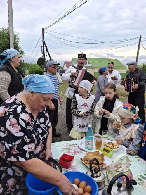 Кәрәкәстә Сабантуйга күңелле итеп бүләк җыйдылар