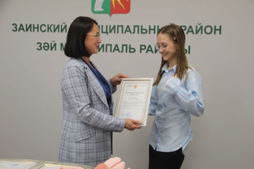 Зәйдә Бөтенроссия фән олимпиадасы призерларын һәм аларның педагогларын тәбрикләделәр