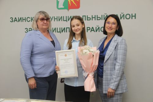 Зәйдә Бөтенроссия фән олимпиадасы призерларын һәм аларның педагогларын тәбрикләделәр