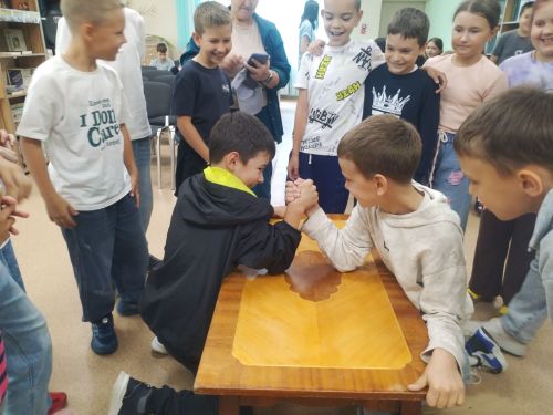 Олимпийский калейдоскоп в библиотеке: спорт, дружба и сладкие призы
