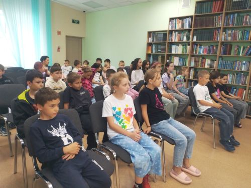 Олимпийский калейдоскоп в библиотеке: спорт, дружба и сладкие призы