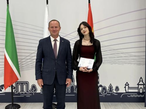 В ДК «Энергетик» состоялось торжественное вручение аттестатов выпускникам школы № 3