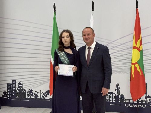 В ДК «Энергетик» состоялось торжественное вручение аттестатов выпускникам школы № 3
