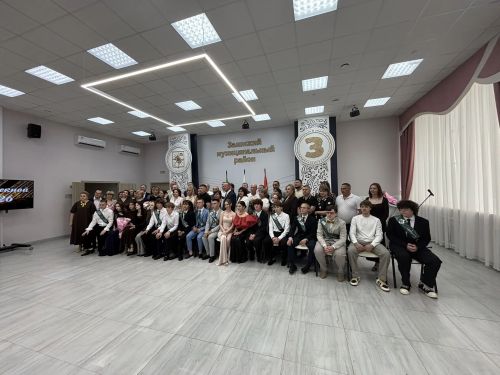 В ДК «Энергетик» состоялось торжественное вручение аттестатов выпускникам школы № 3