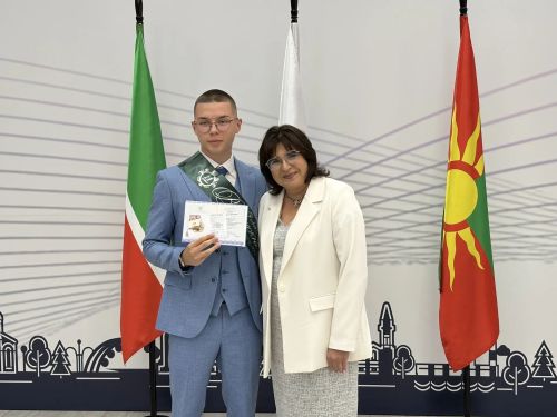 В ДК «Энергетик» состоялось торжественное вручение аттестатов выпускникам школы № 3