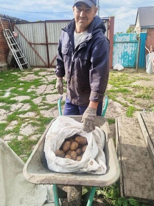 Жители Заинского района продолжают готовить домашнюю еду для бойцов