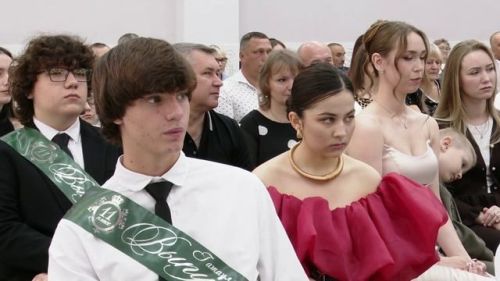 17 выпускников школы № 3 получили заветные документы - аттестаты об окончании школы