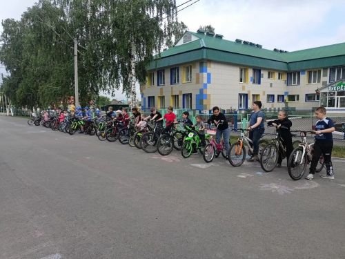 В Заинской школе №1 прошёл «Весёлый техосмотр» в День велосипеда