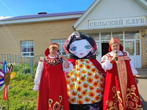 В селе Старый Токмак отметили православную Троицу