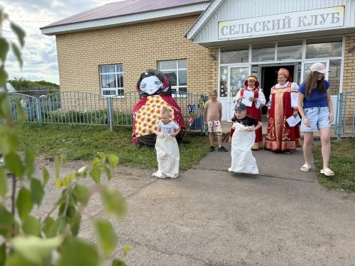 В селе Старый Токмак отметили православную Троицу