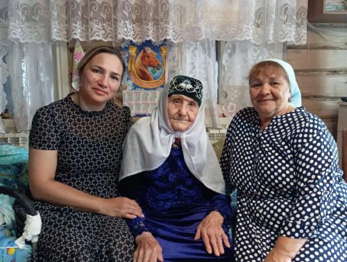 Куш-Елгадан Икълимә апа йөрәк җылысын шигъри юлларга сала