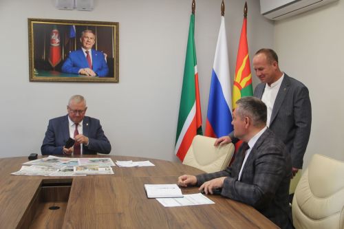 Зәйдә җитәкчеләр махсус хәрби операциядәгеләр гаиләләрен газеталарга яздырды