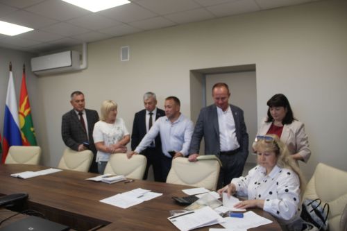 Зәйдә җитәкчеләр махсус хәрби операциядәгеләр гаиләләрен газеталарга яздырды