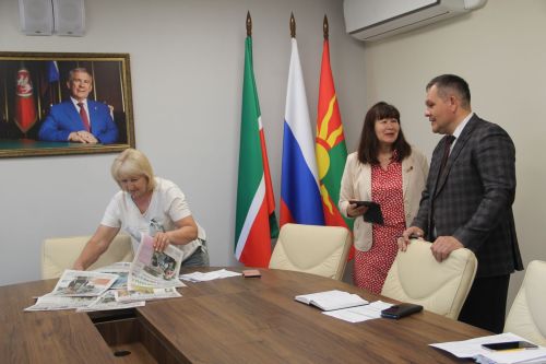 Зәйдә җитәкчеләр махсус хәрби операциядәгеләр гаиләләрен газеталарга яздырды