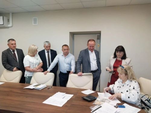 Глава Заинского района призвал дружить с газетой и лично подписал семьи участников СВО