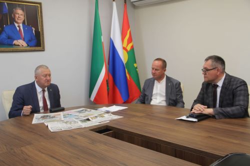 Зәйдә җитәкчеләр махсус хәрби операциядәгеләр гаиләләрен газеталарга яздырды