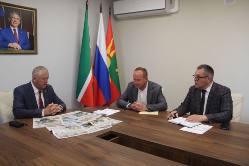 Зәйдә җитәкчеләр махсус хәрби операциядәгеләр гаиләләрен газеталарга яздырды